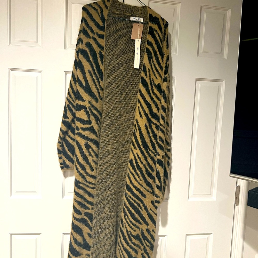 NWT tiger cardigan one size
